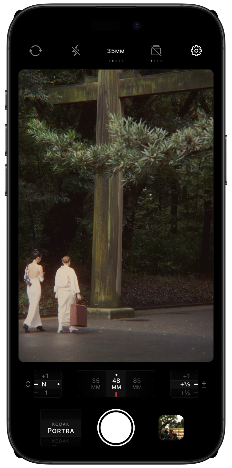 显示胶片取景器的 Licht 相机应用